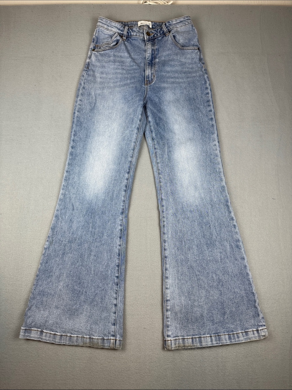 ROLLA'S Light Blue High Rise East Coast Flared Jeans
Size: 31 (waist 28”)